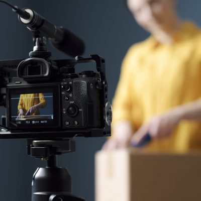 Livestream einer Veranstaltung. Streaming eines Vlogs.